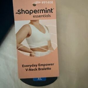 Shapermint Essentials Everyday Empower White V-Neck Bralette